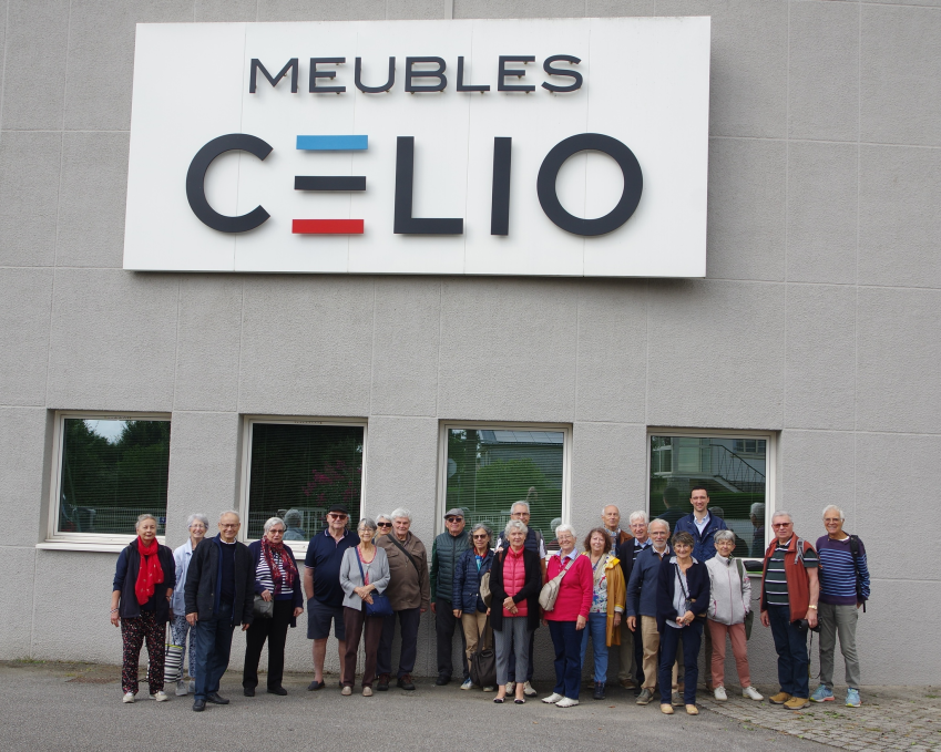 Le groupe devant l'entrée de CELIO